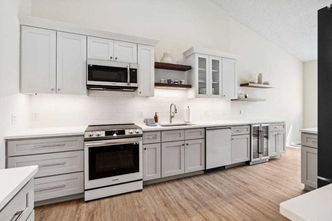 COACH HOUSES OF TOWN PLACE II CONDO - Residential