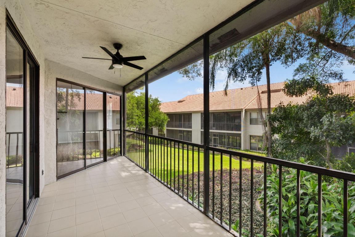 COACH HOUSES OF TOWN PLACE II CONDO - Residential