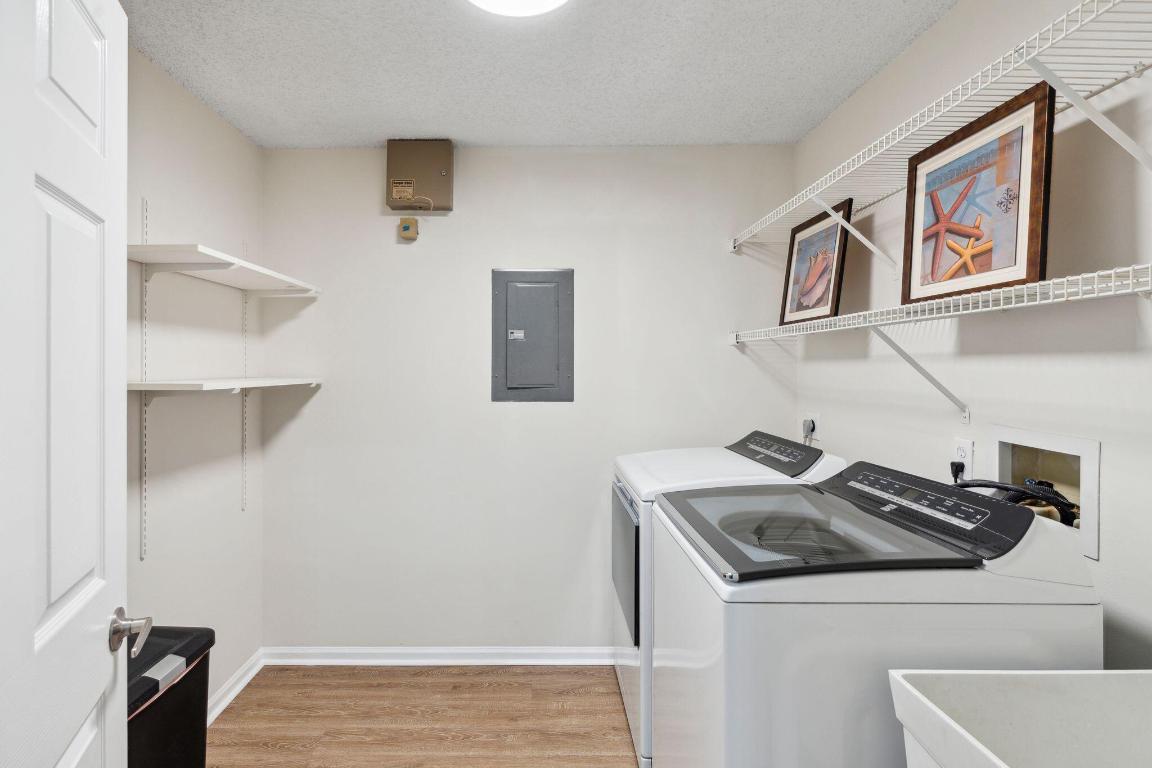 COACH HOUSES OF TOWN PLACE II CONDO - Residential