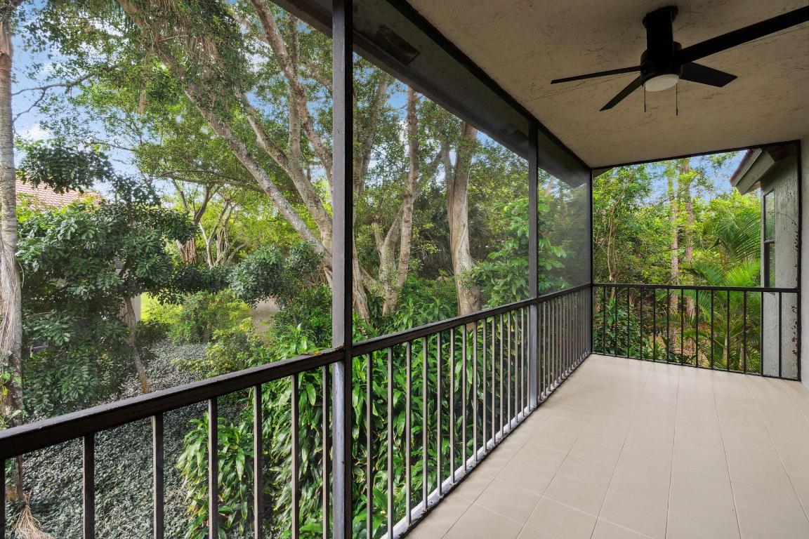 COACH HOUSES OF TOWN PLACE II CONDO - Residential