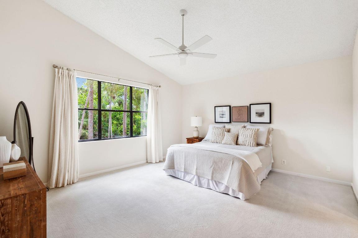 COACH HOUSES OF TOWN PLACE II CONDO - Residential