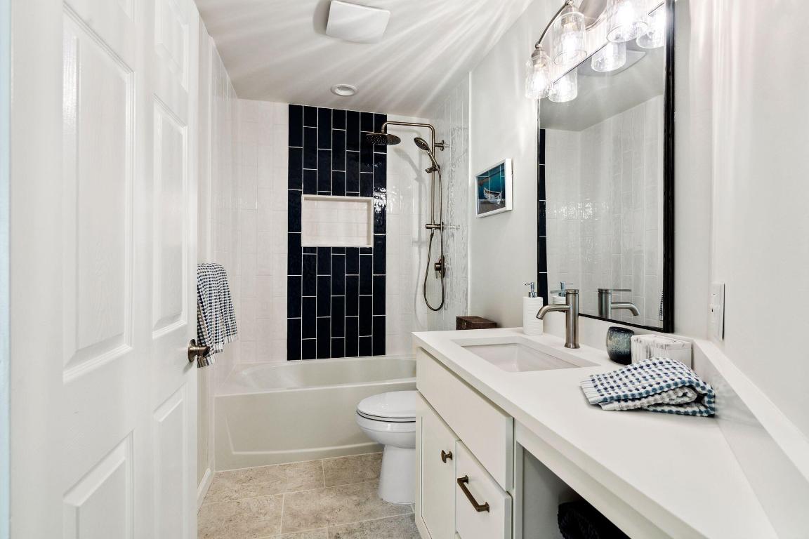 COACH HOUSES OF TOWN PLACE II CONDO - Residential