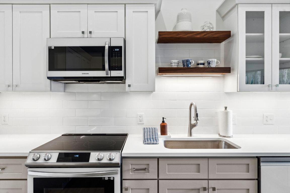 COACH HOUSES OF TOWN PLACE II CONDO - Residential