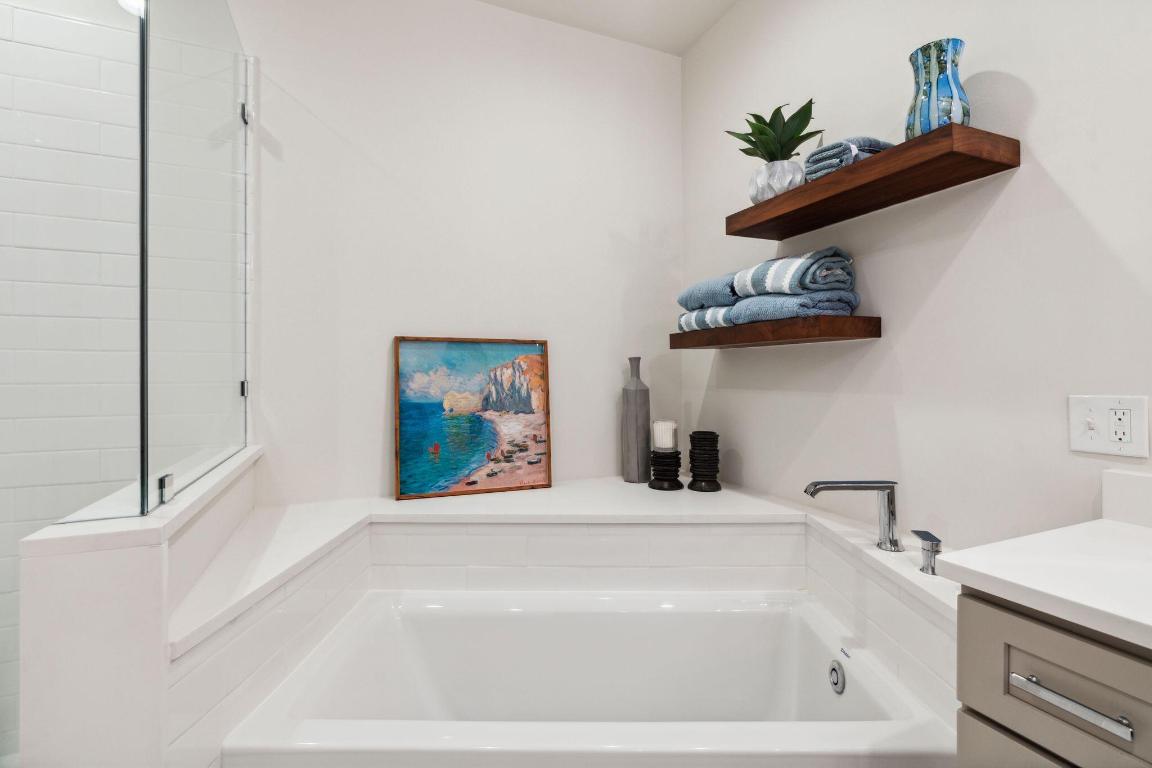 COACH HOUSES OF TOWN PLACE II CONDO - Residential