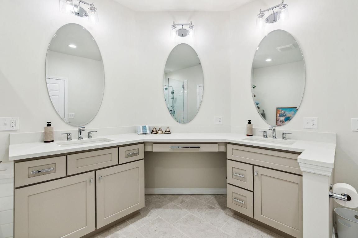 COACH HOUSES OF TOWN PLACE II CONDO - Residential