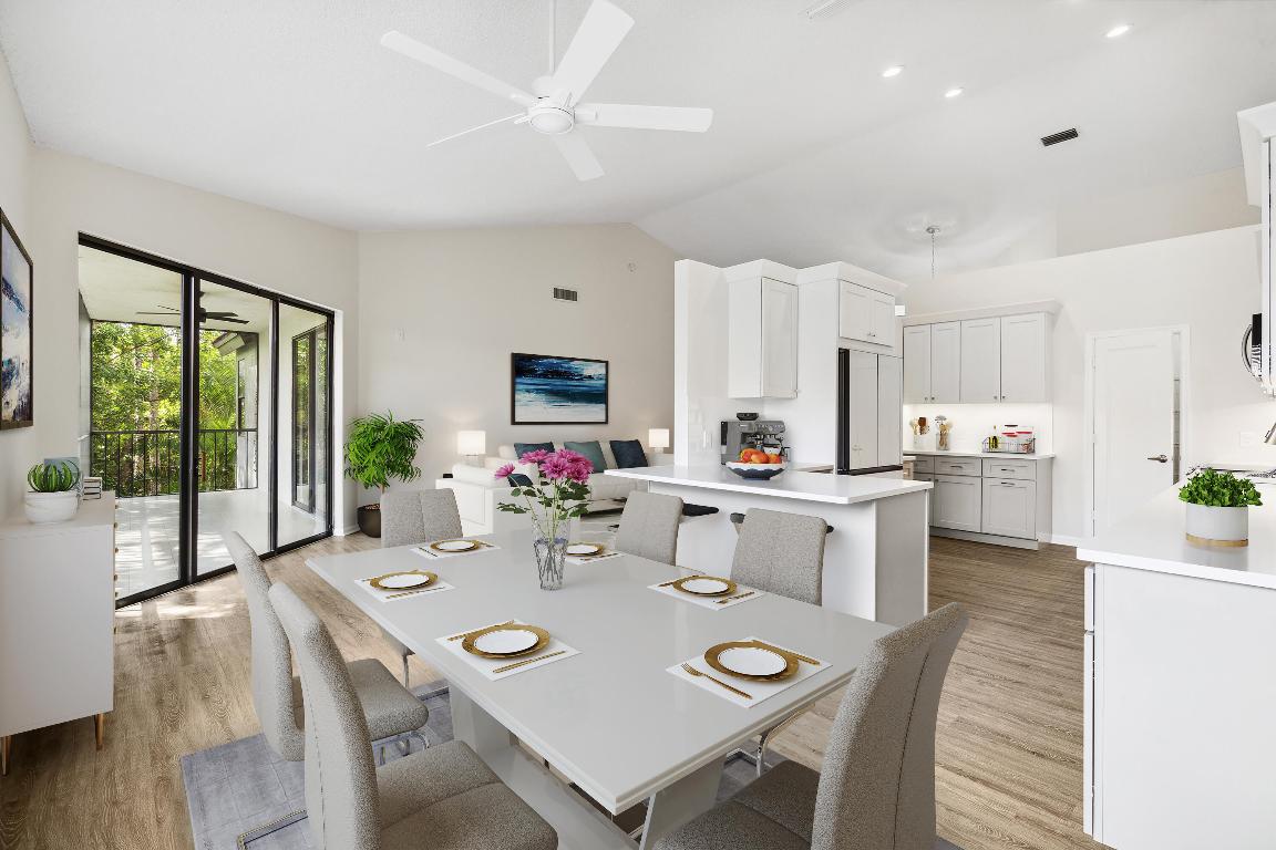 COACH HOUSES OF TOWN PLACE II CONDO - Residential