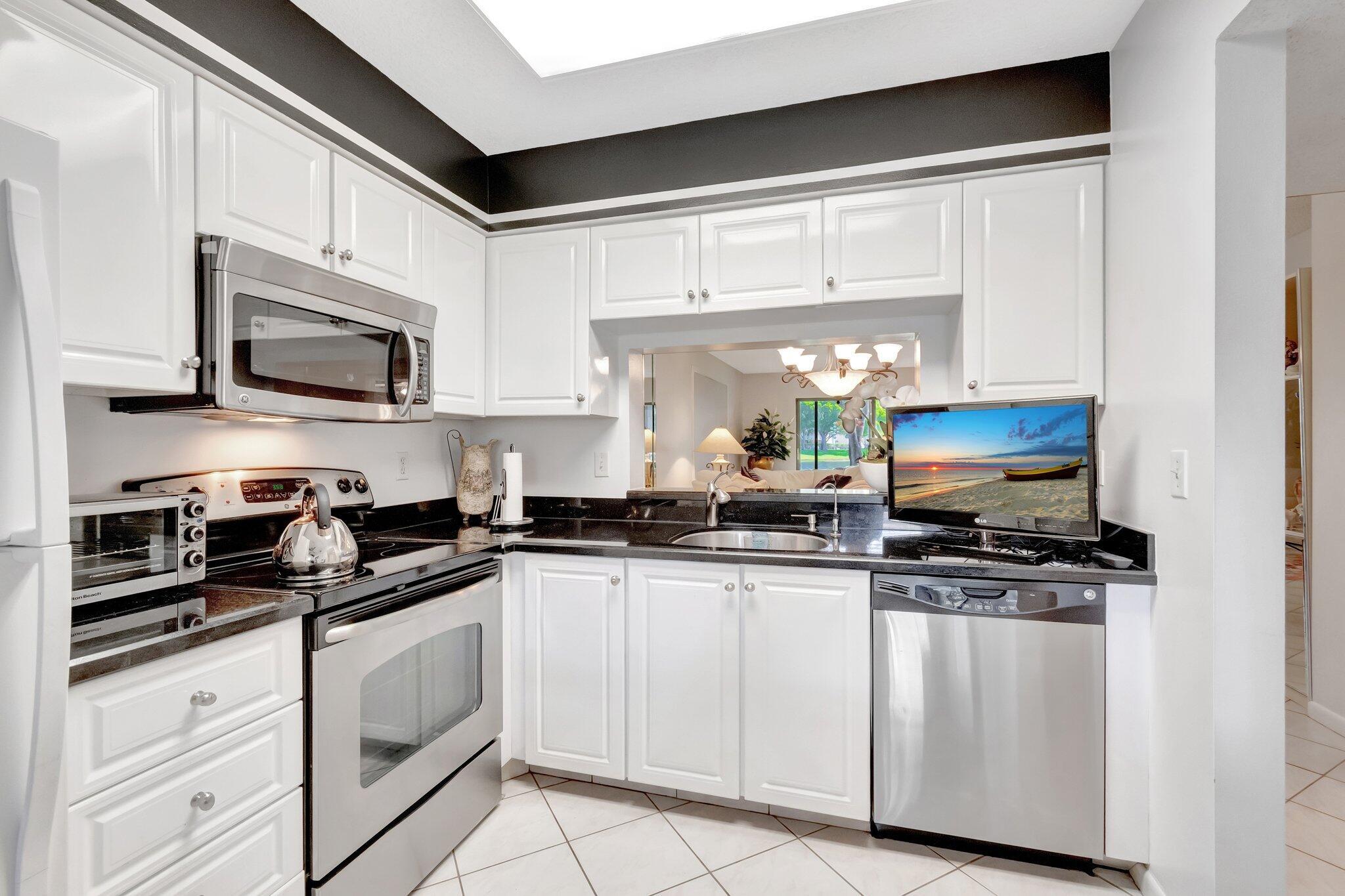 HUNTINGTON LAKES SEC FOUR CONDOS - Residential