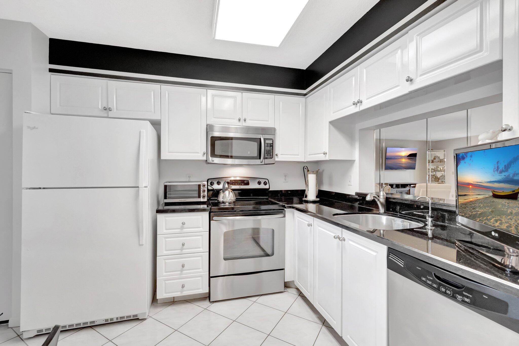 HUNTINGTON LAKES SEC FOUR CONDOS - Residential