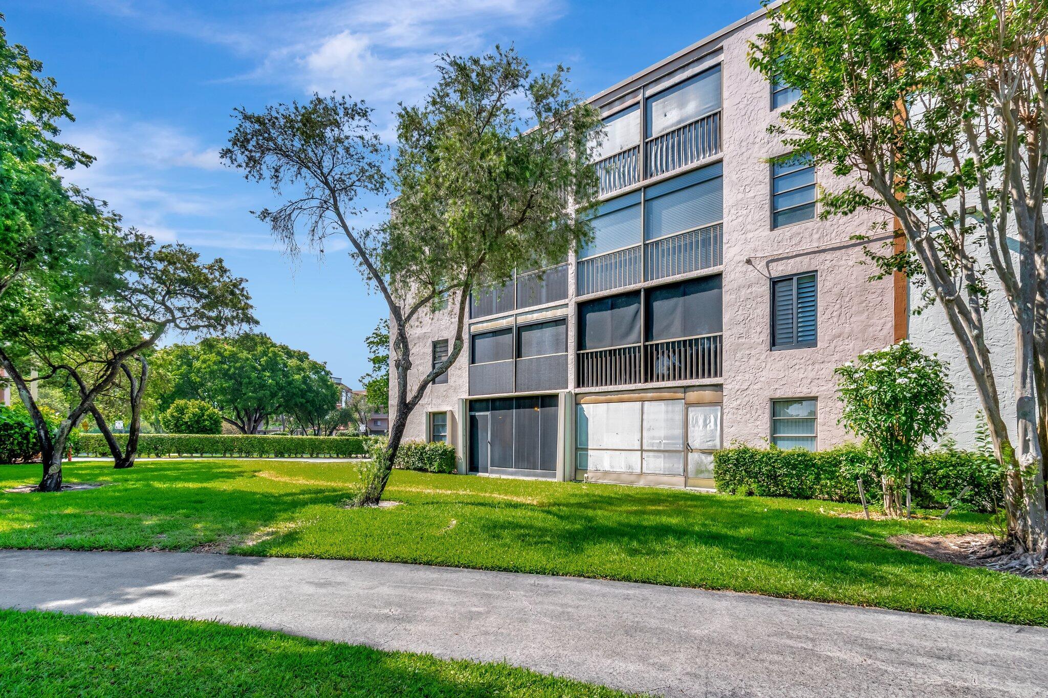 HUNTINGTON LAKES SEC FOUR CONDOS - Residential