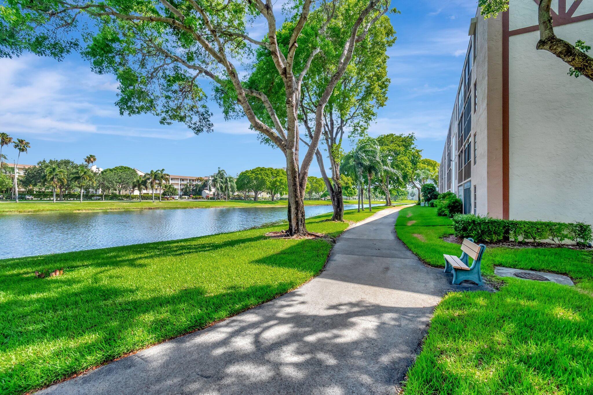 HUNTINGTON LAKES SEC FOUR CONDOS - Residential