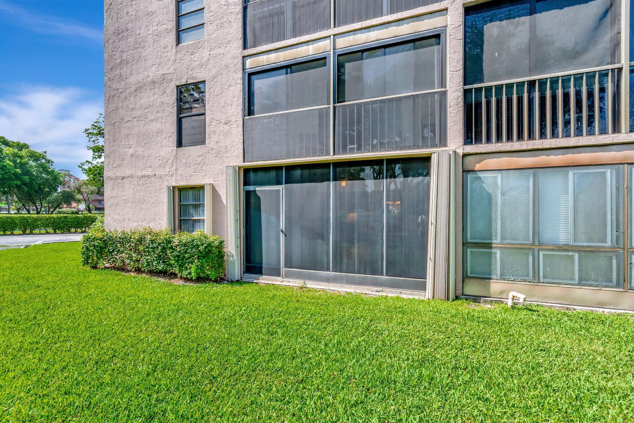 HUNTINGTON LAKES SEC FOUR CONDOS - Residential