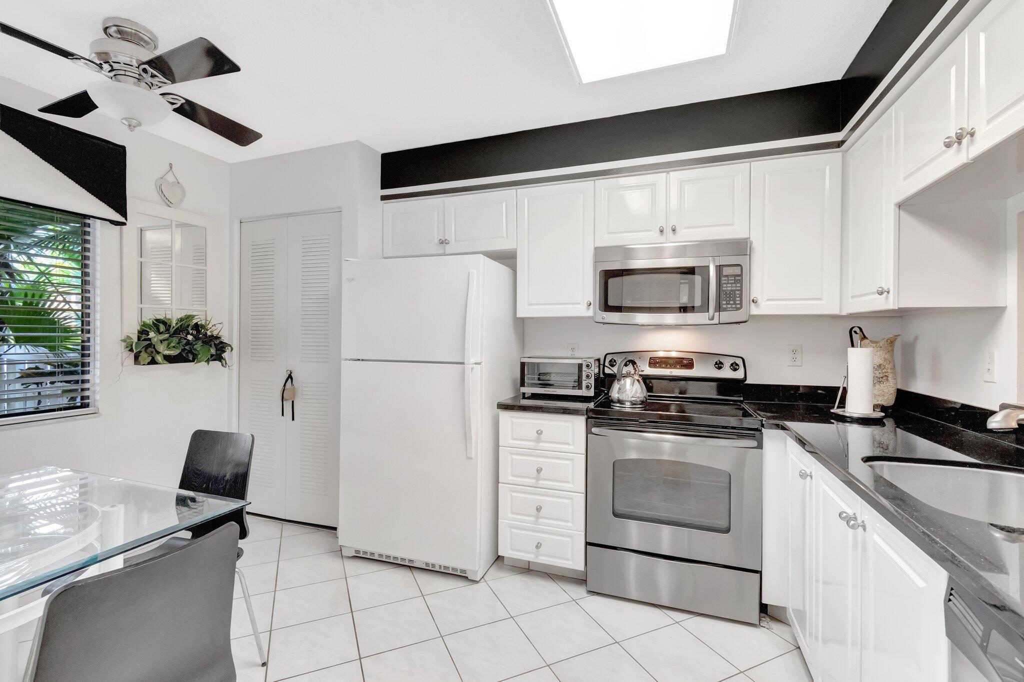 HUNTINGTON LAKES SEC FOUR CONDOS - Residential