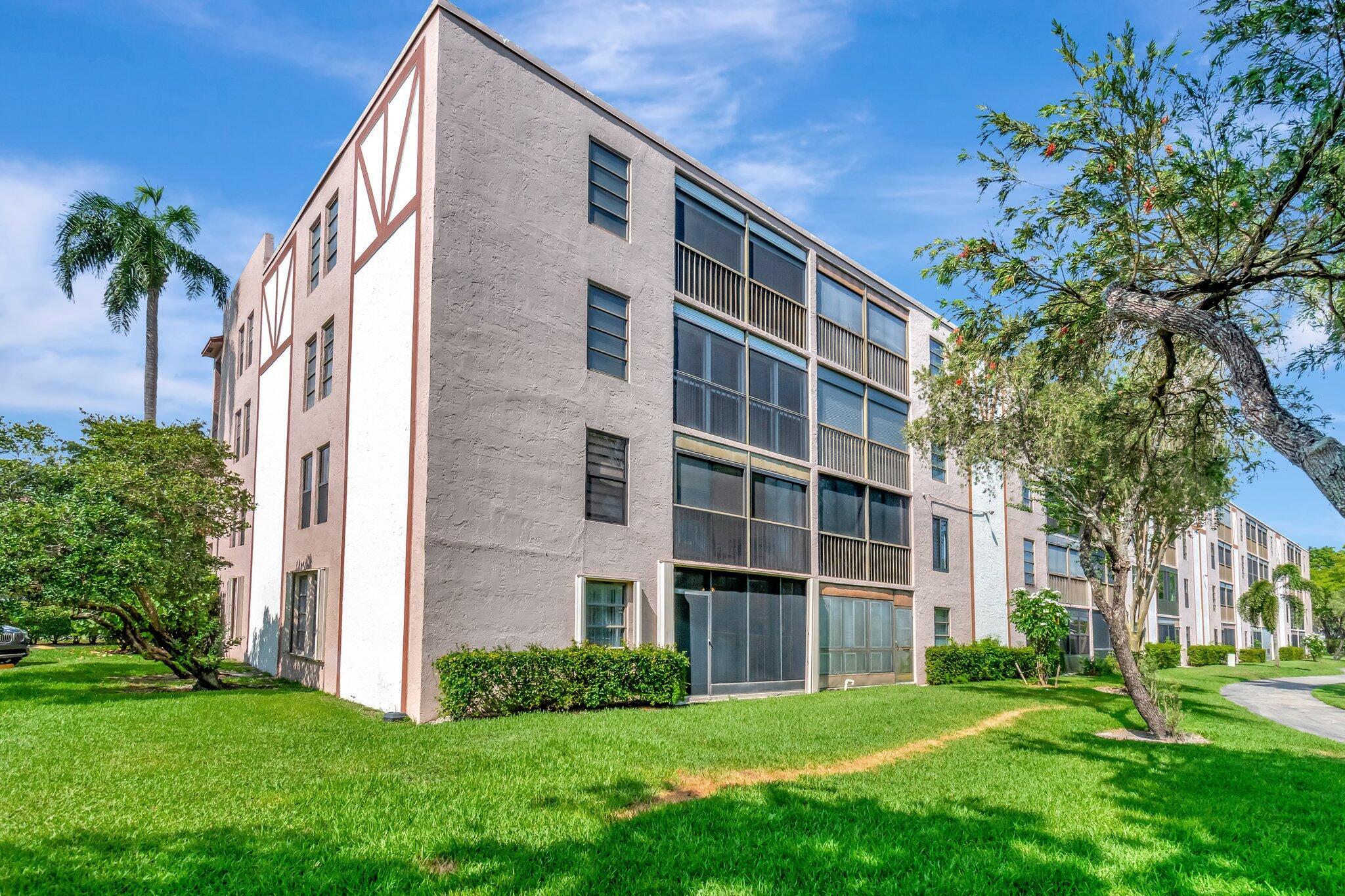 HUNTINGTON LAKES SEC FOUR CONDOS - Residential