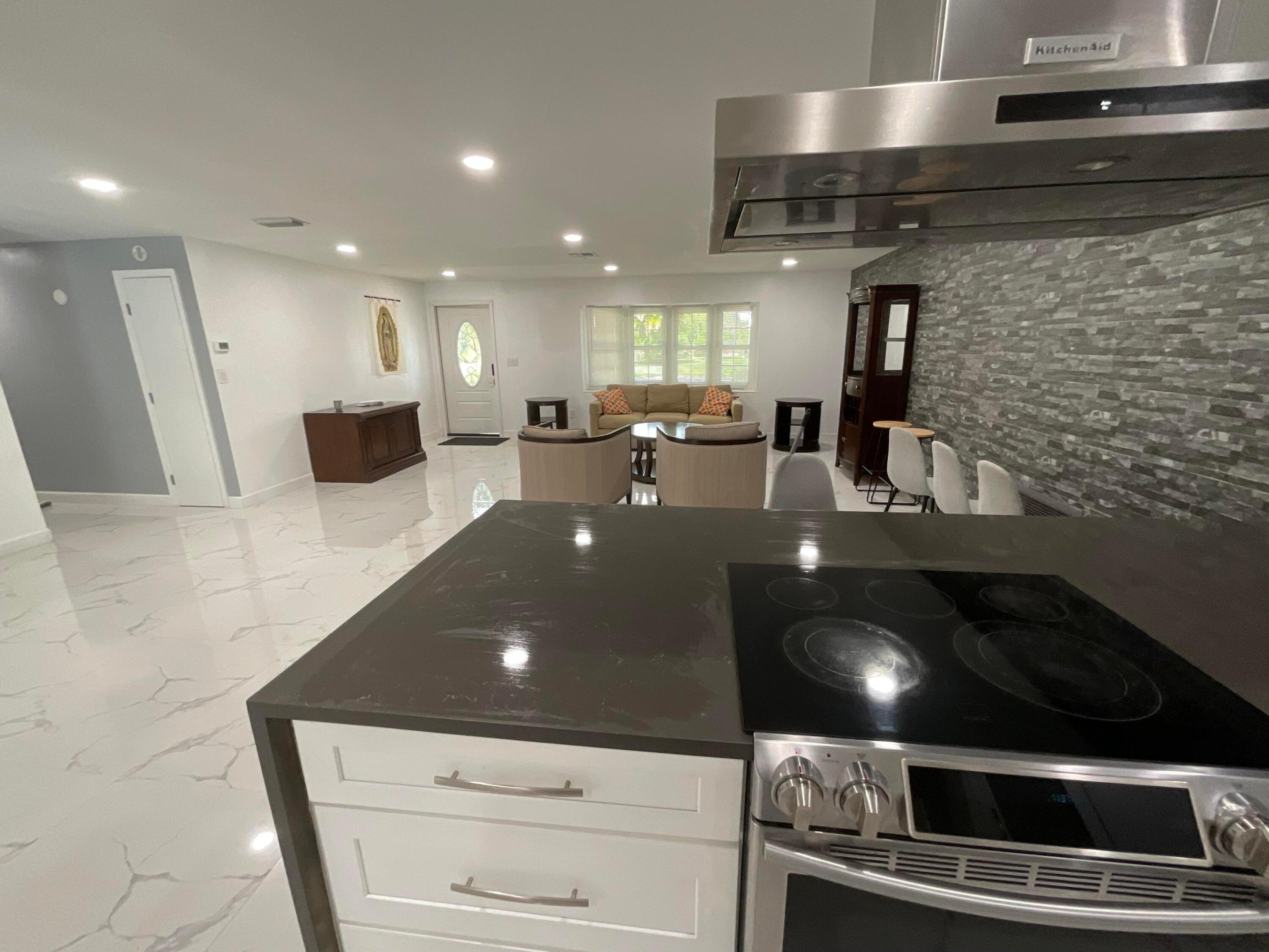 CORAL SPRINGS VILLAGE GREEN - Residential