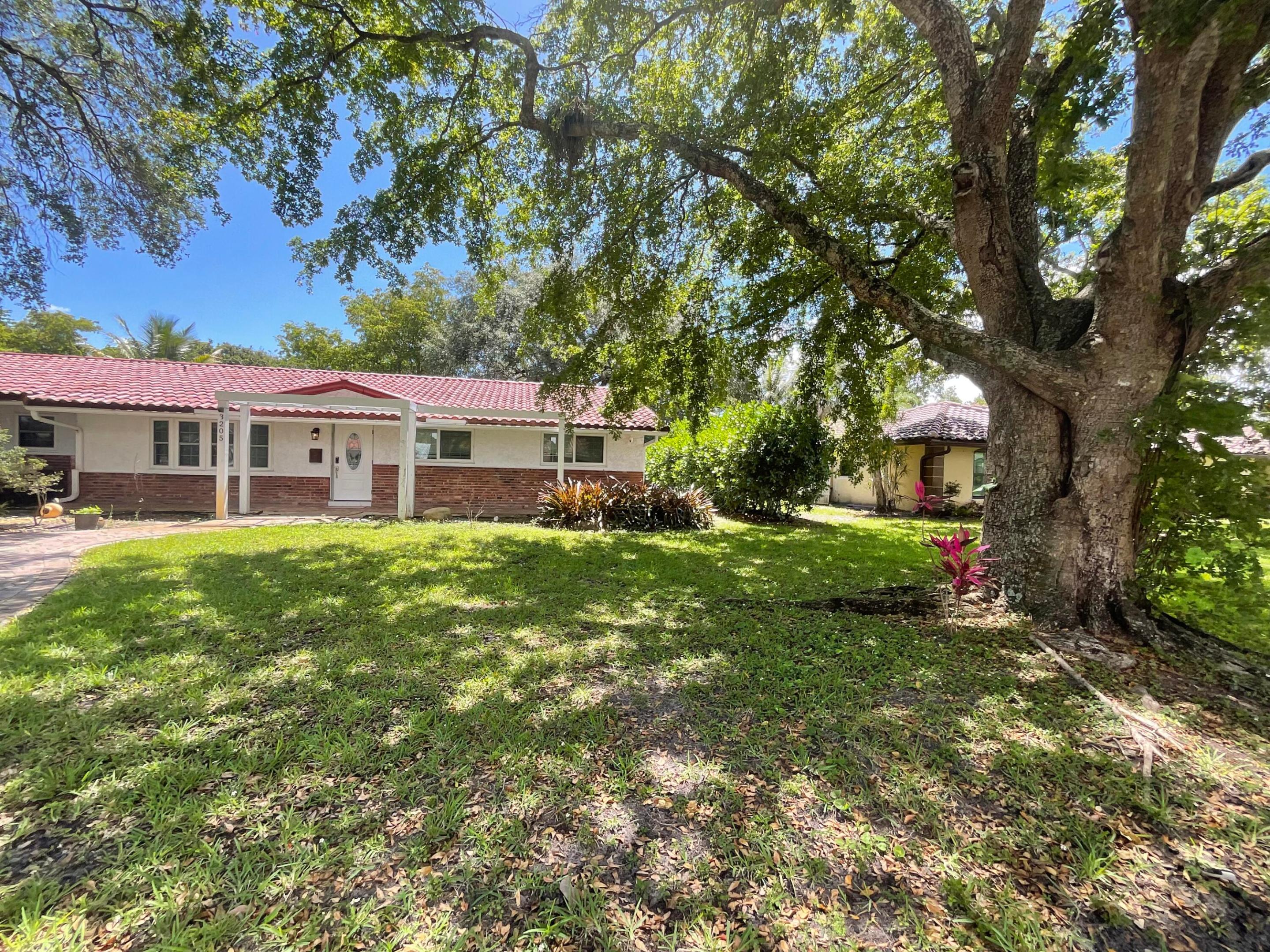 CORAL SPRINGS VILLAGE GREEN - Residential