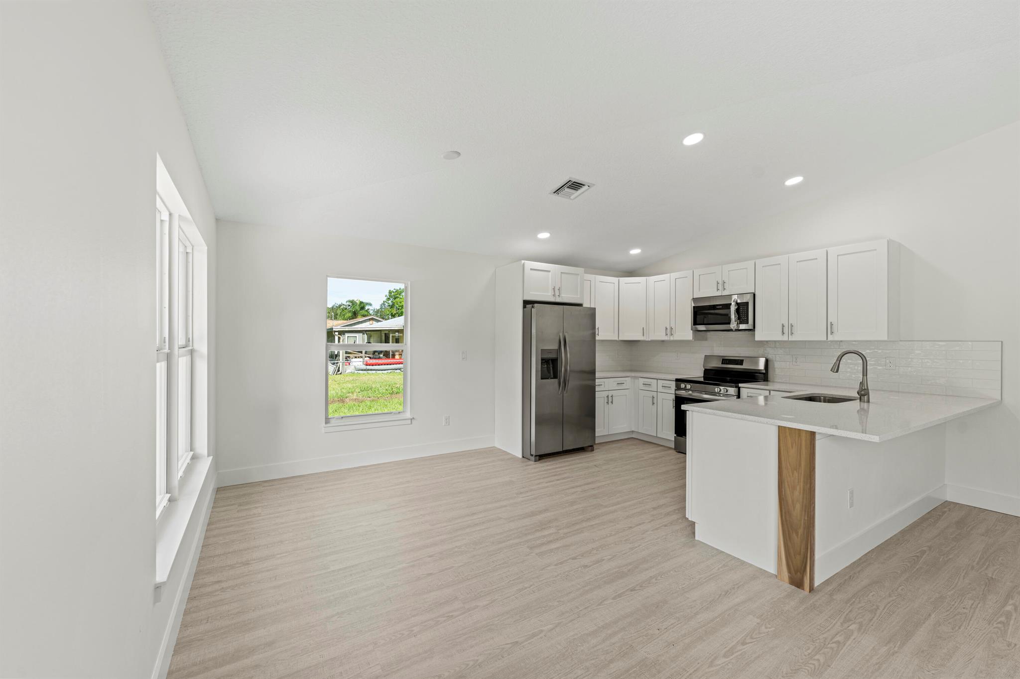 LAKEWOOD PARK UNIT 1 - Residential Lease