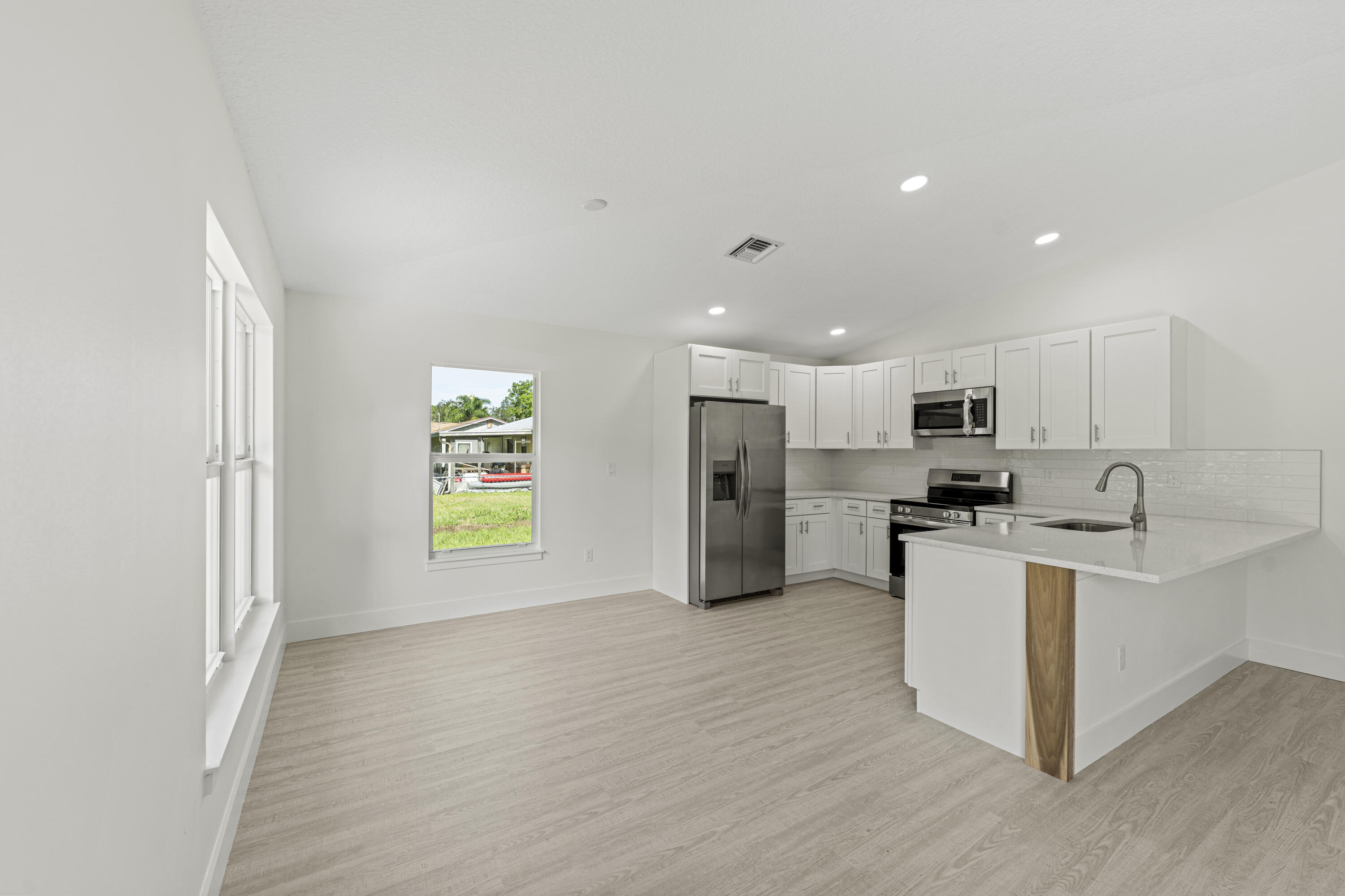 LAKEWOOD PARK UNIT 1 - Residential Lease