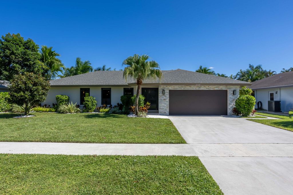 Photo of 2520 SW 5th Street, Boynton Beach, FL 33435 (MLS # B26005526)