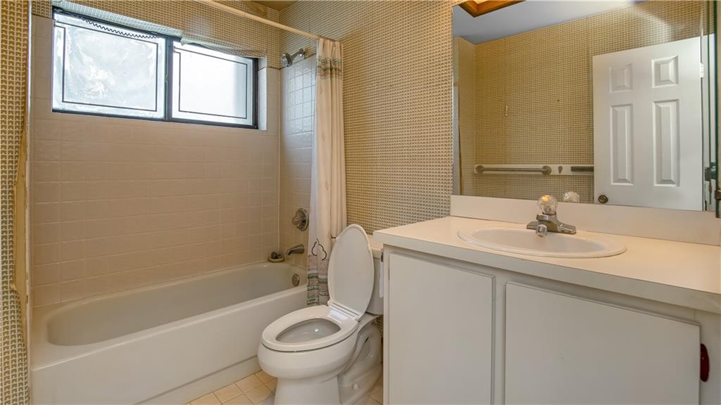 Davide Isles 83-2 B - Residential