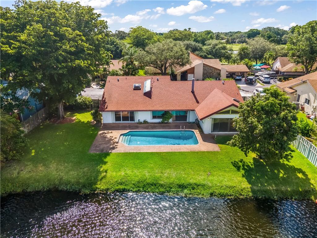 Davide Isles 83-2 B - Residential