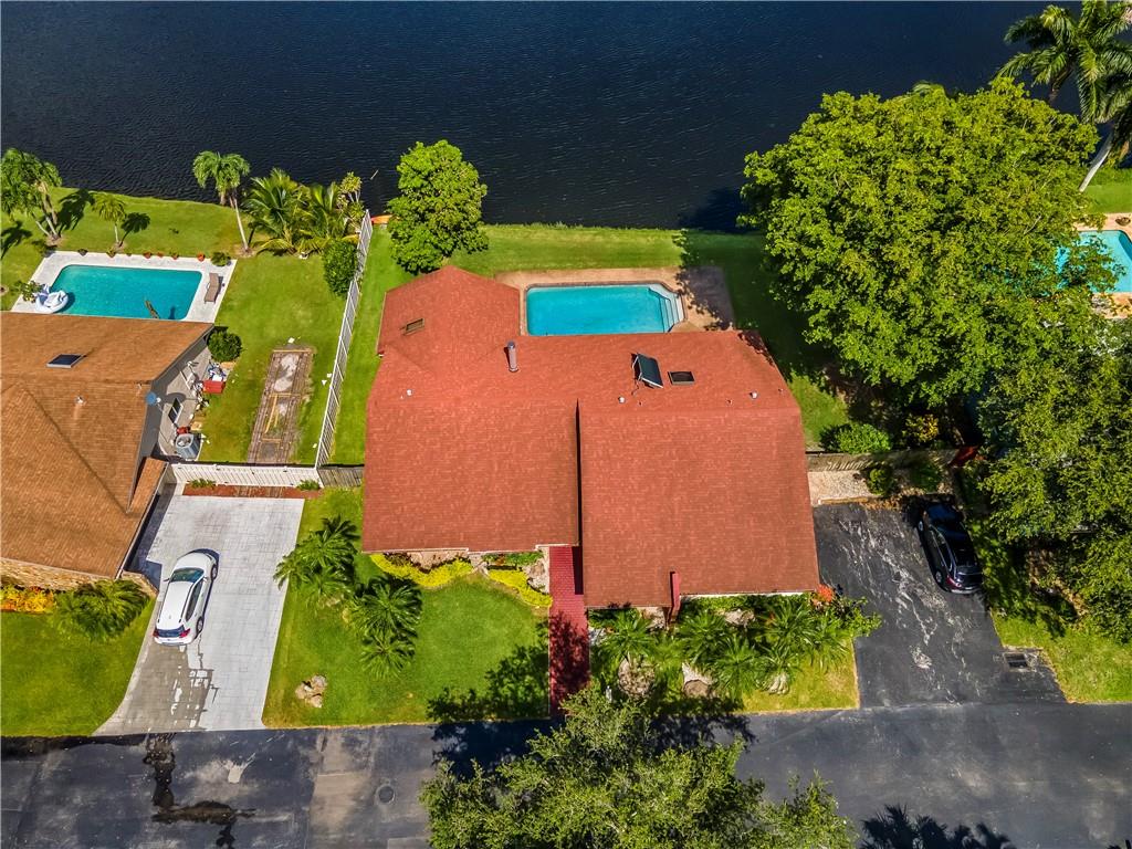 Davide Isles 83-2 B - Residential