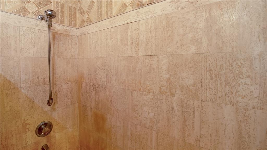 Davide Isles 83-2 B - Residential