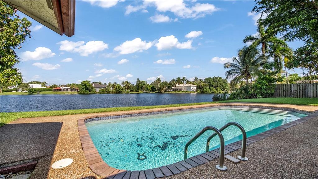 Davide Isles 83-2 B - Residential