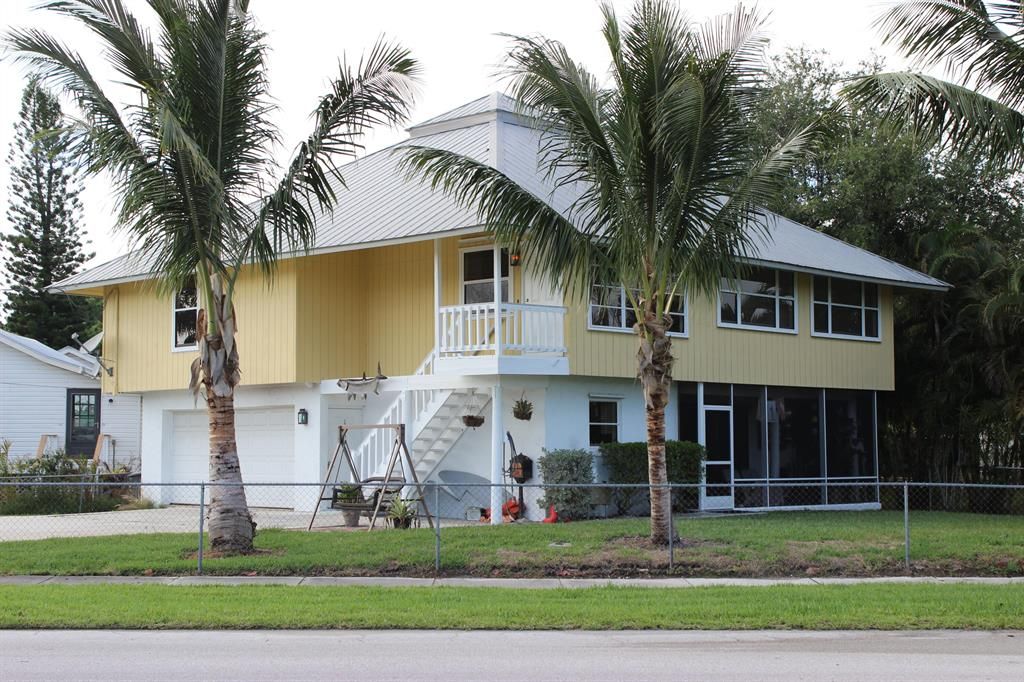 Photo of 4253 SE Seaward Street #2, Stuart, FL 34997 (MLS # R10882413)