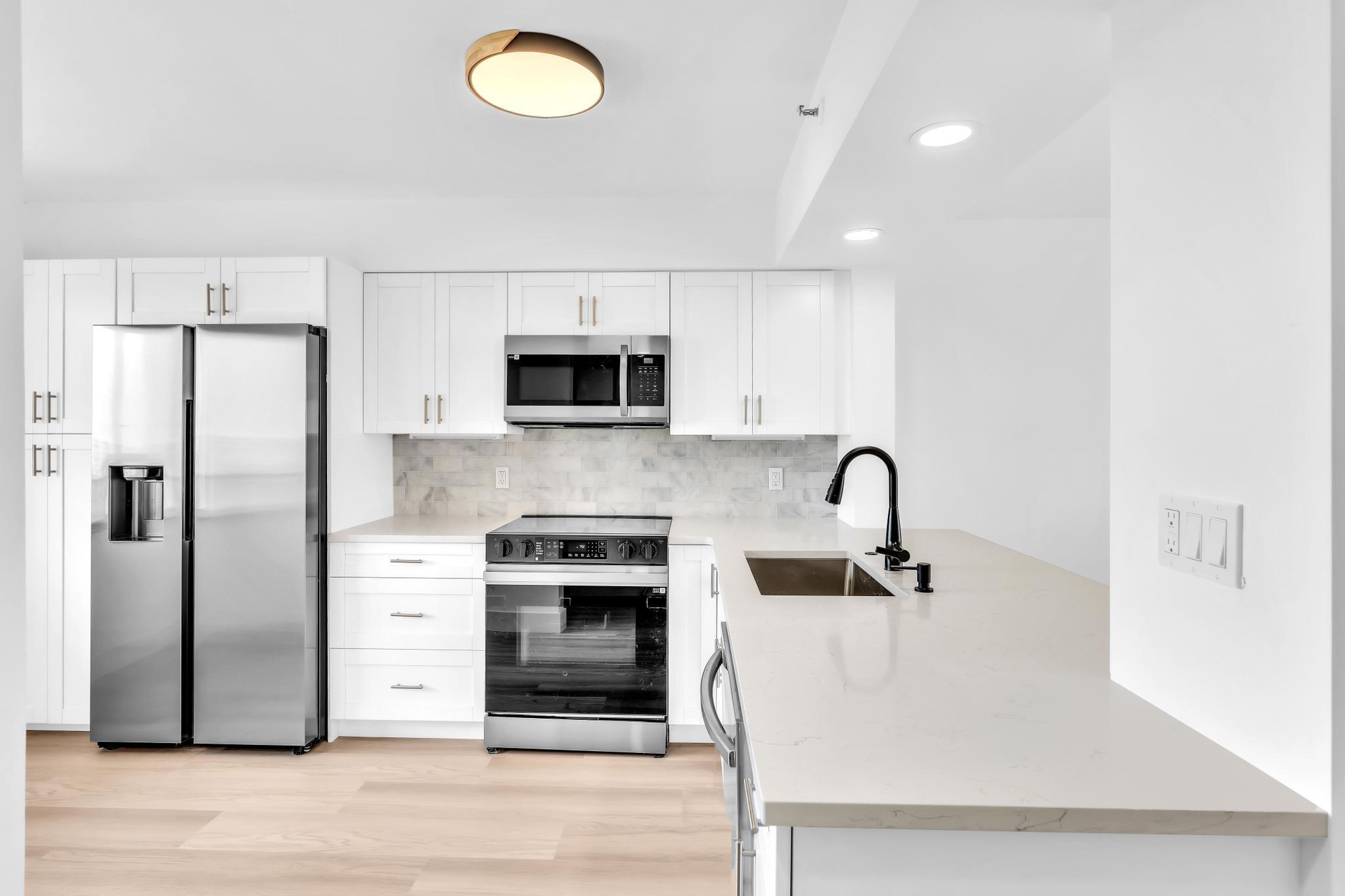 7076 Huntington Lane 206