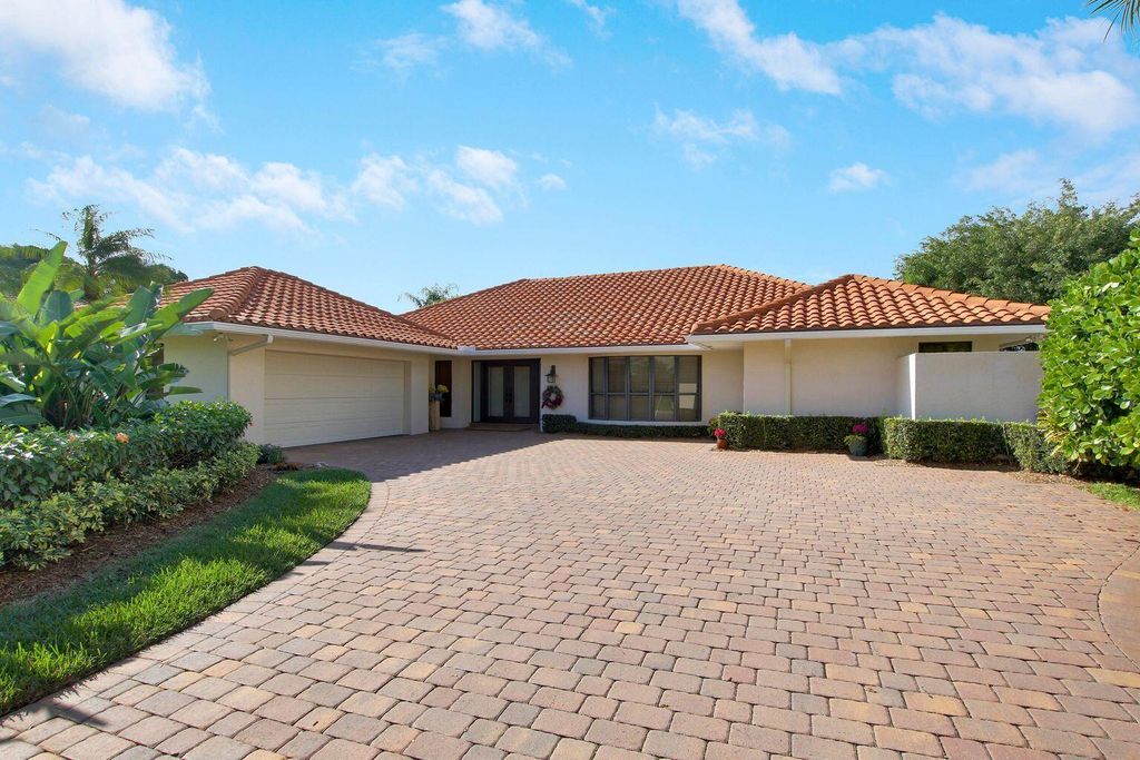 Photo of 16 Thurston Drive, Palm Beach Gardens, FL 33418 (MLS # R11060033)