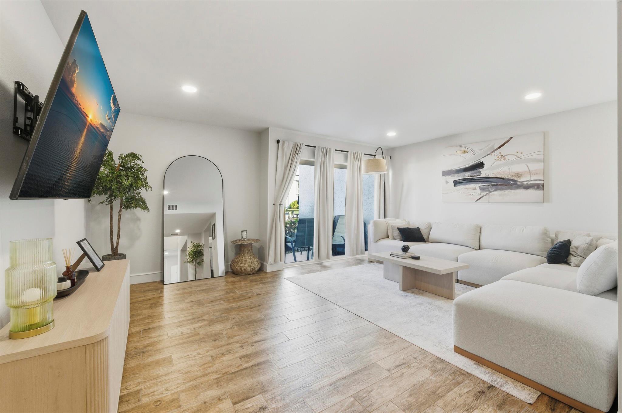 CASTLEWOOD TOWN VILLAS CO - Residential