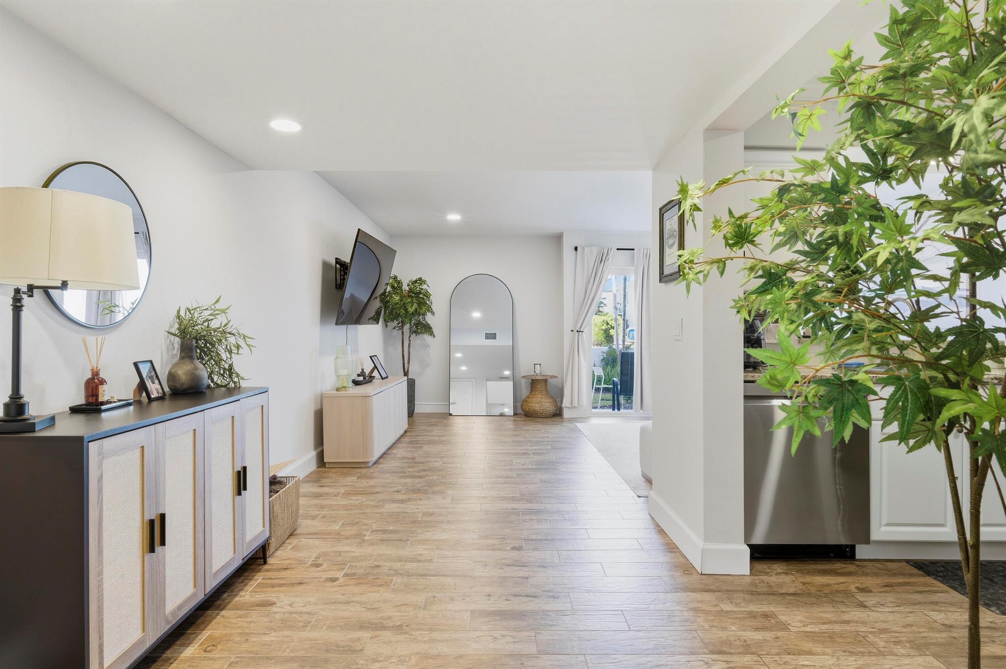 View photos, virtual tours, details... 129 Lehane Terrace 131