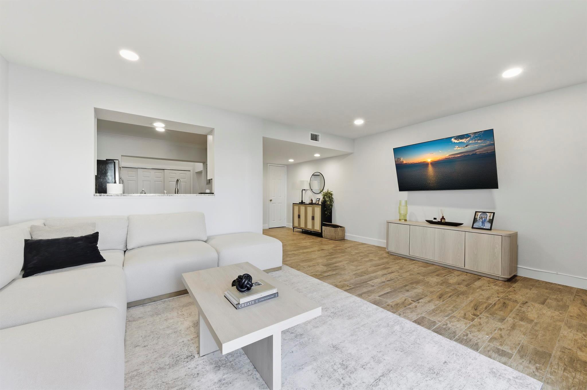 View photos, virtual tours, details... 129 Lehane Terrace 131