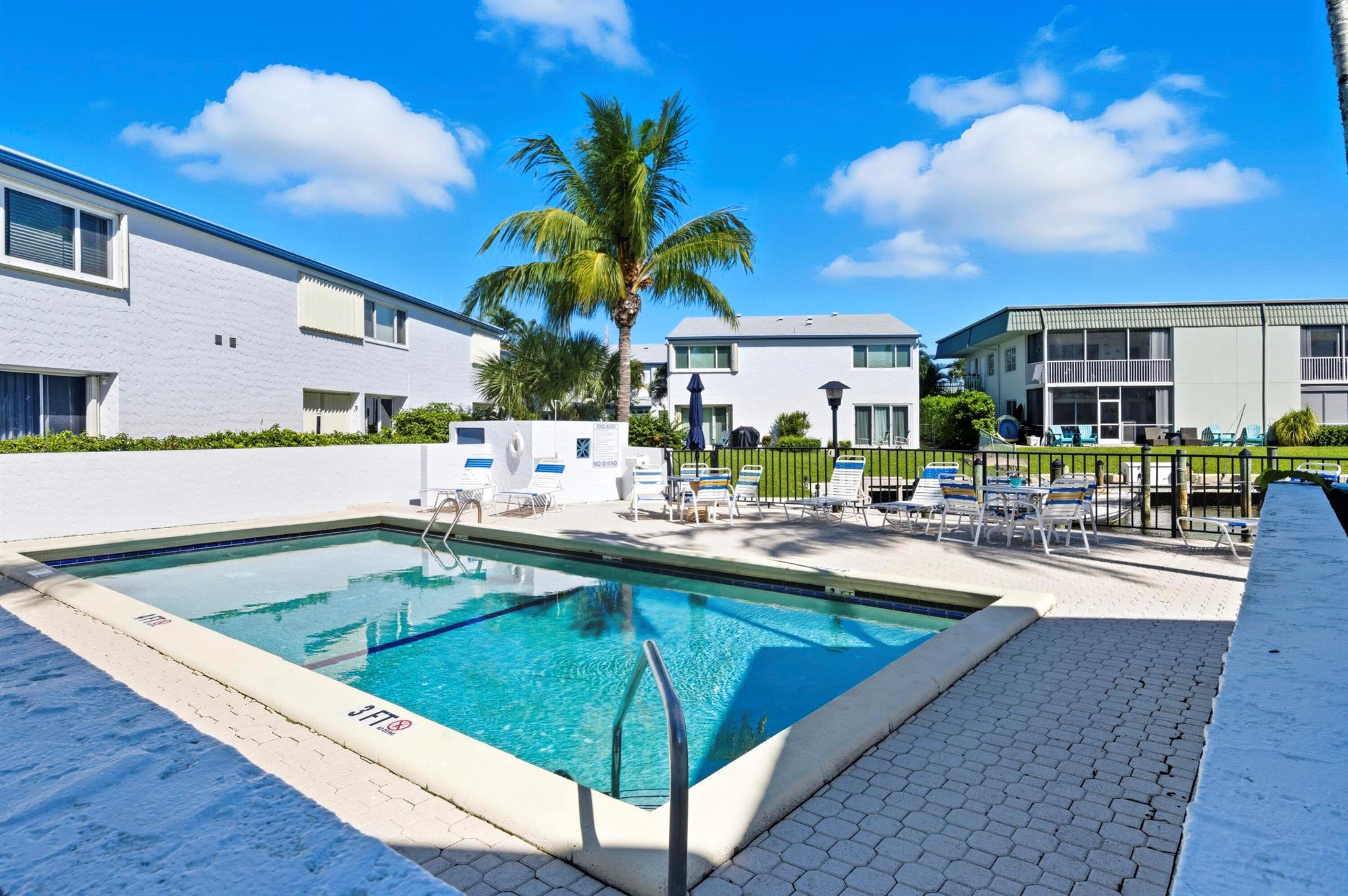 CASTLEWOOD TOWN VILLAS CO - Residential