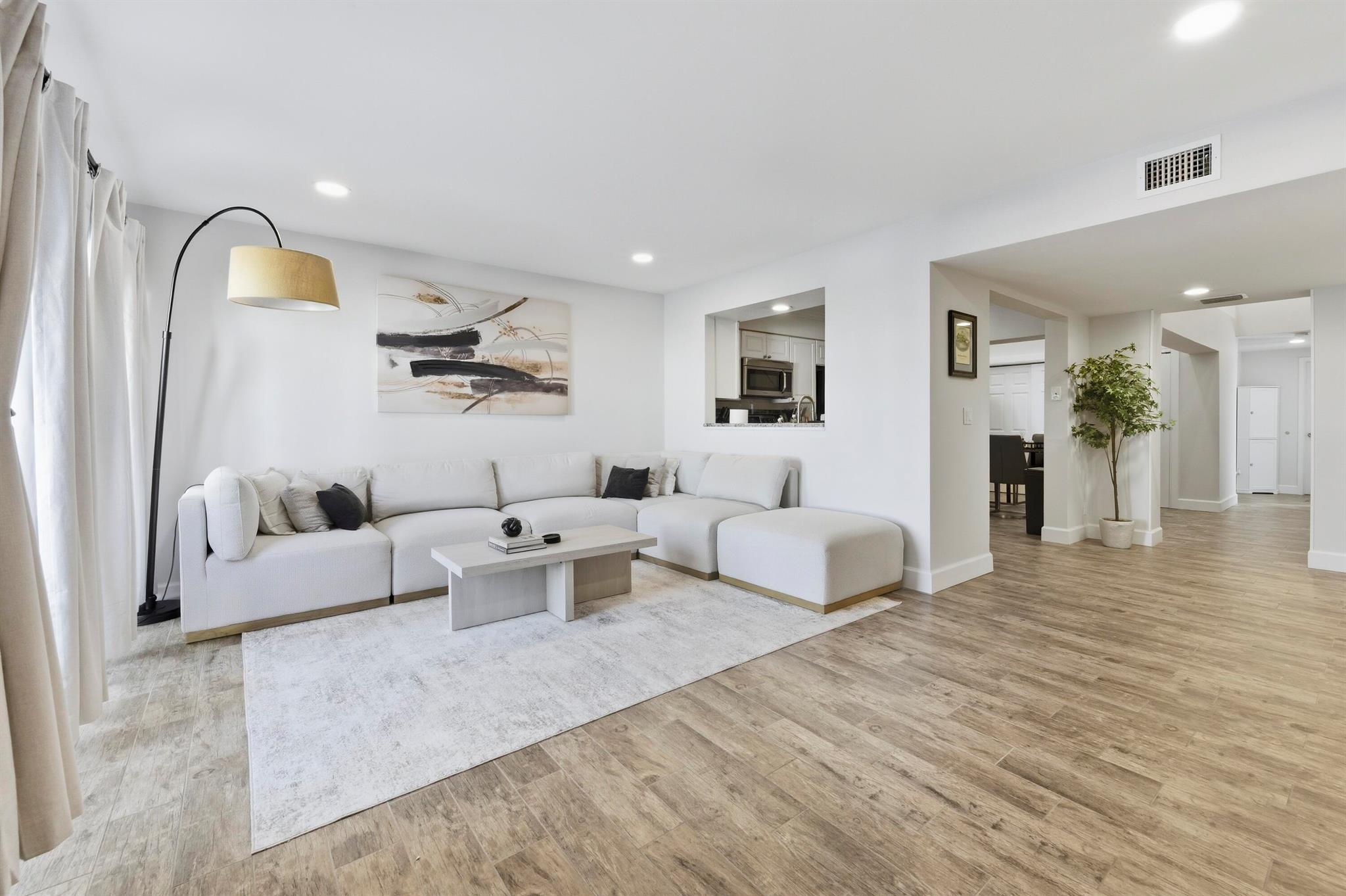 View photos, virtual tours, details... 129 Lehane Terrace 131