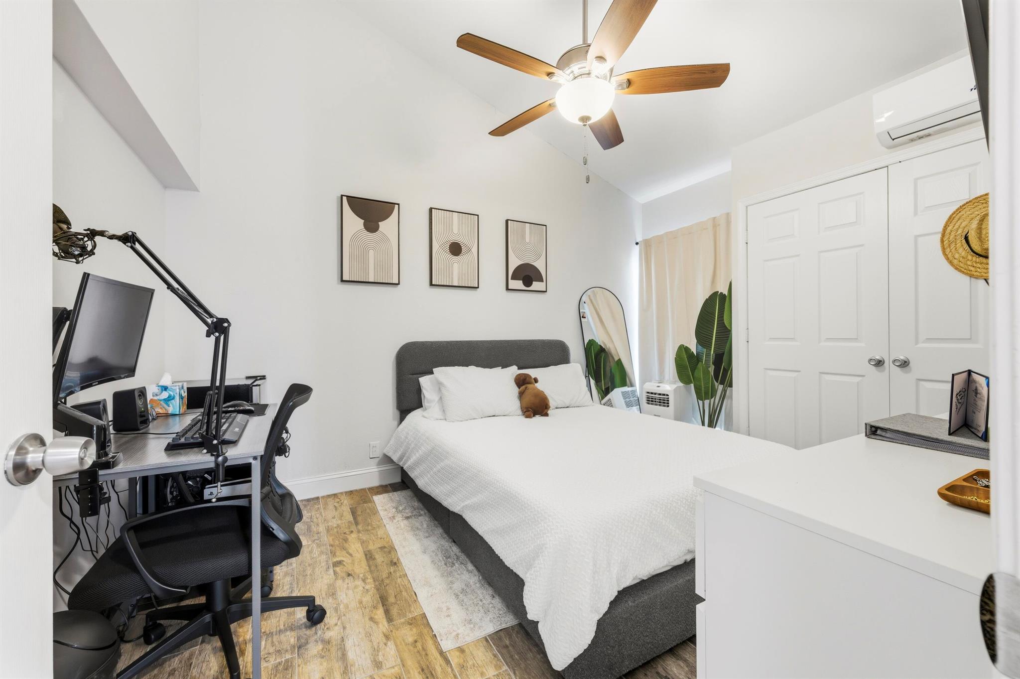 CASTLEWOOD TOWN VILLAS CO - Residential