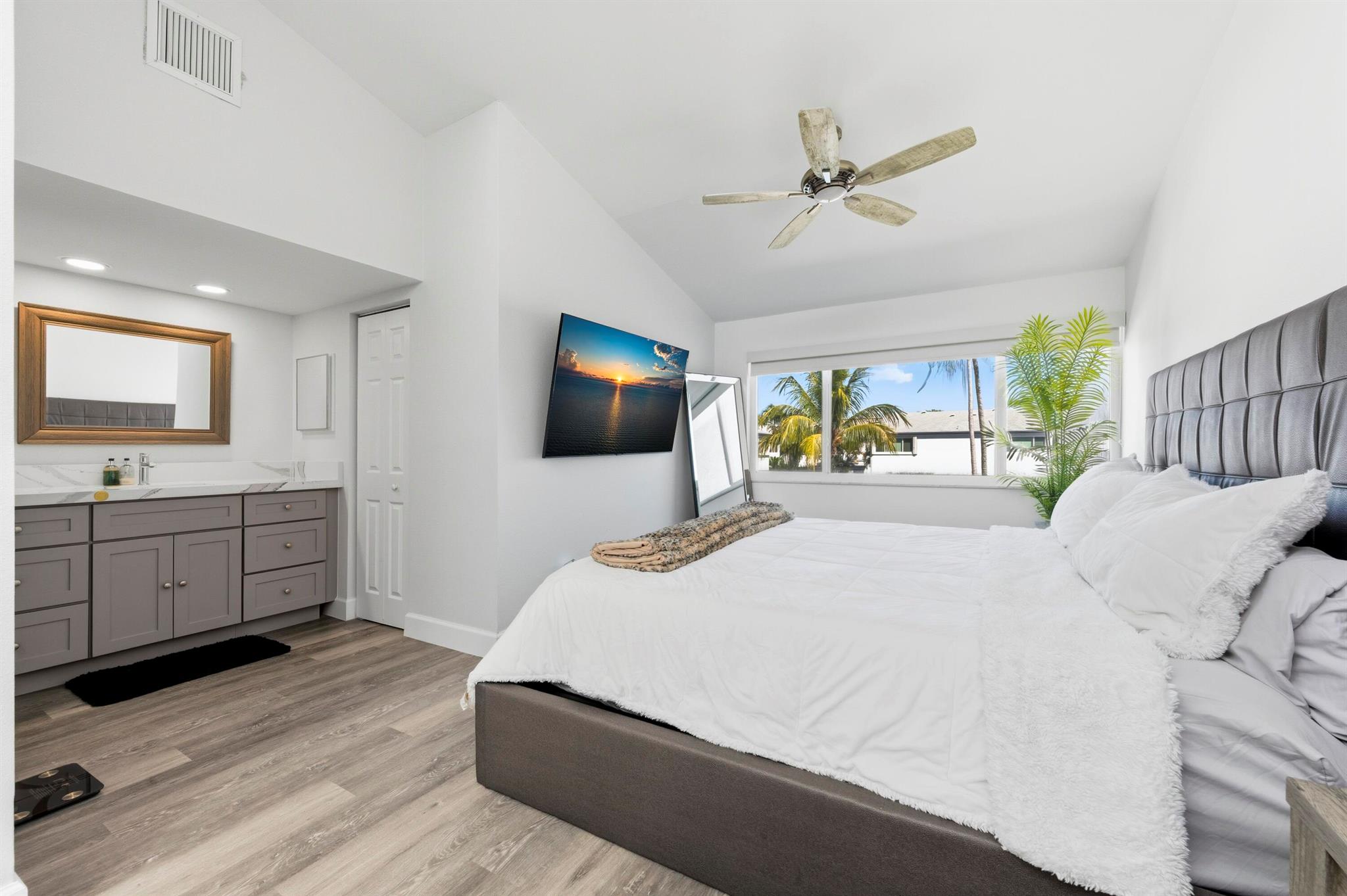 CASTLEWOOD TOWN VILLAS CO - Residential