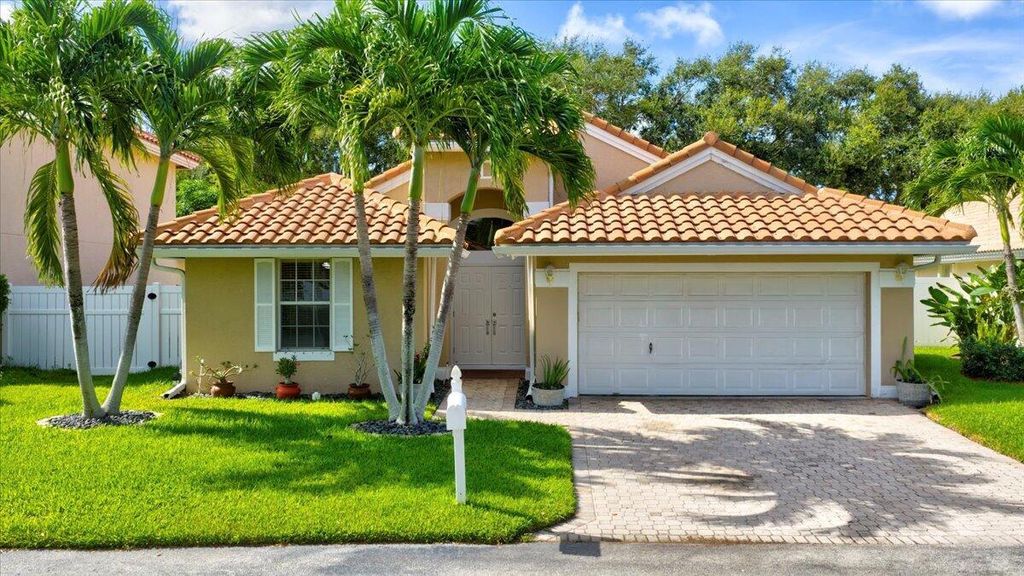 Photo of 10 Valencia Drive, Boynton Beach, FL 33436 (MLS # R11115737)