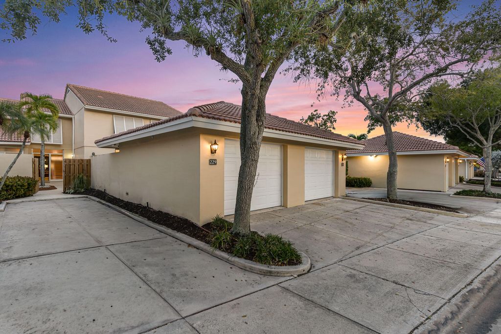 Photo of 229 Old Meadow Way, Palm Beach Gardens, FL 33418 (MLS # R11167996)