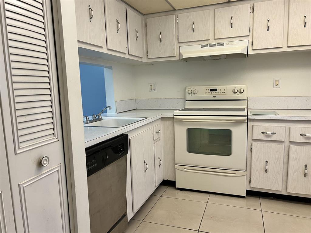 GREENS CONDO APTS PHASE II - Residential Lease