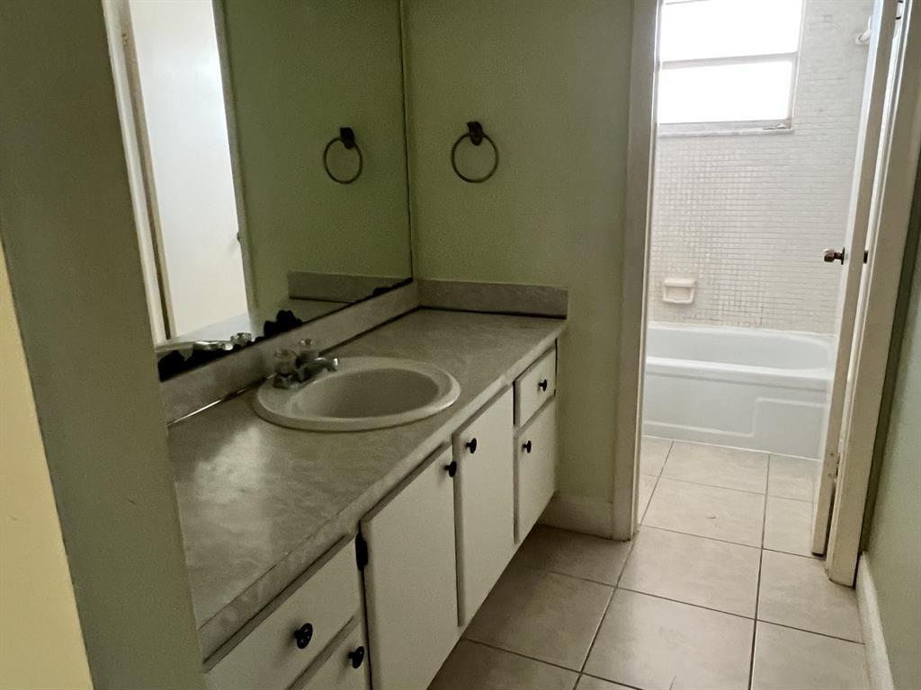 GREENS CONDO APTS PHASE II - Residential Lease