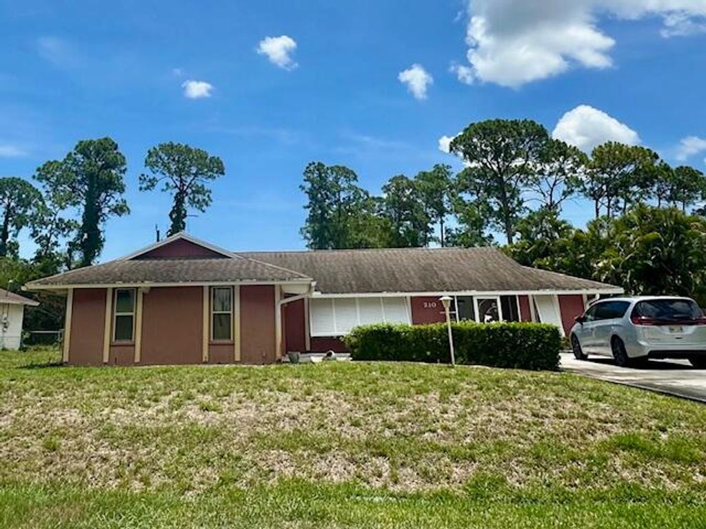 Photo of 210 SE Crosspoint Drive, Port Saint Lucie, FL 34983 (MLS # R10994811)