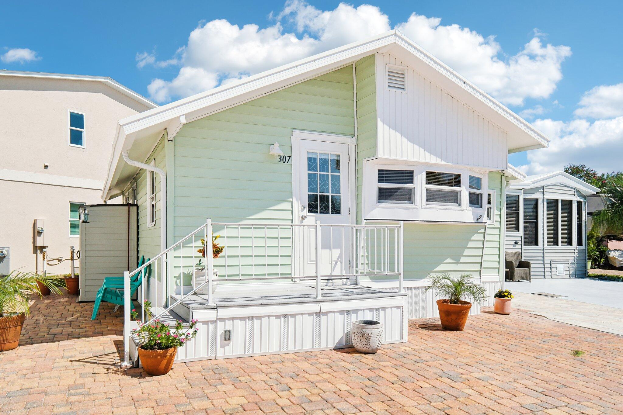 307 Nettles Boulevard, Jensen Beach, FL, 34957/$240,000 1 307 Nettles Boulevard