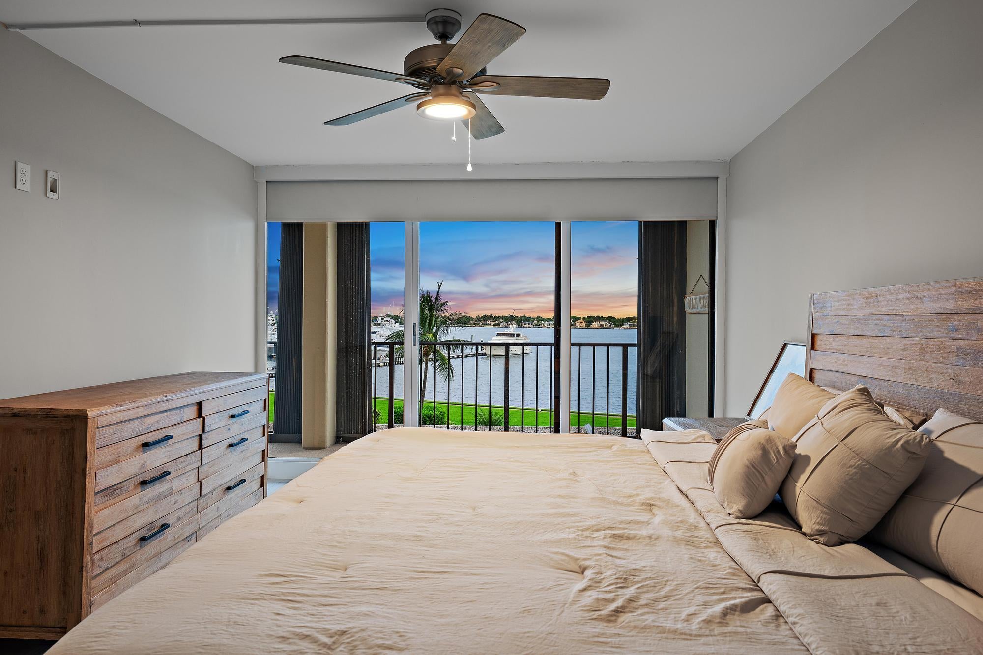 134 LAKESHORE Drive 316
