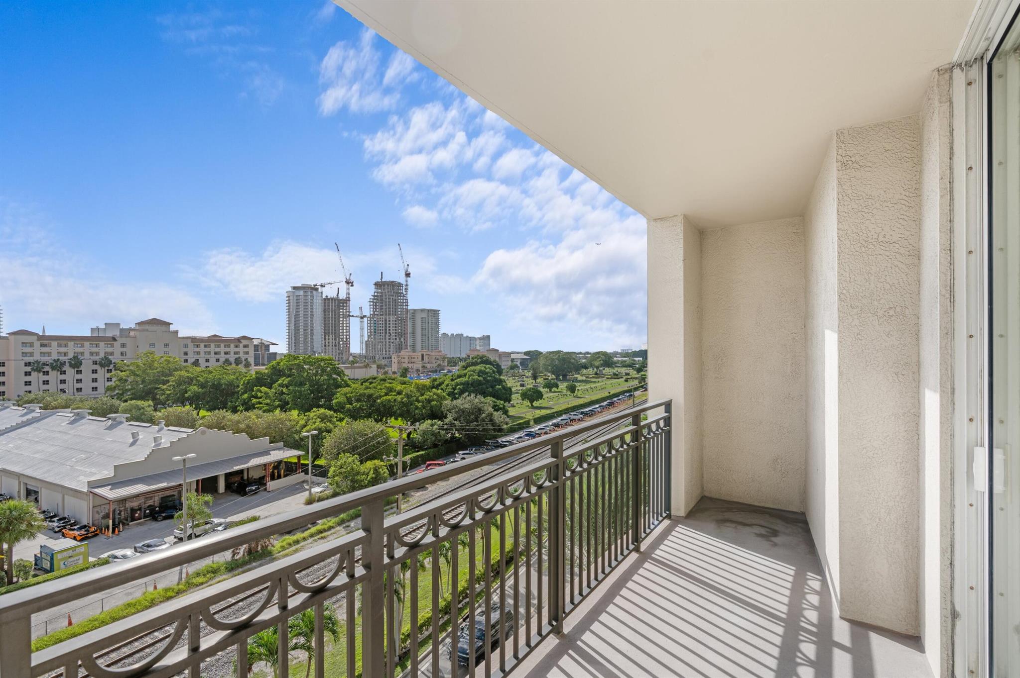 CITYPLACE SOUTH TOWER CON - Residential