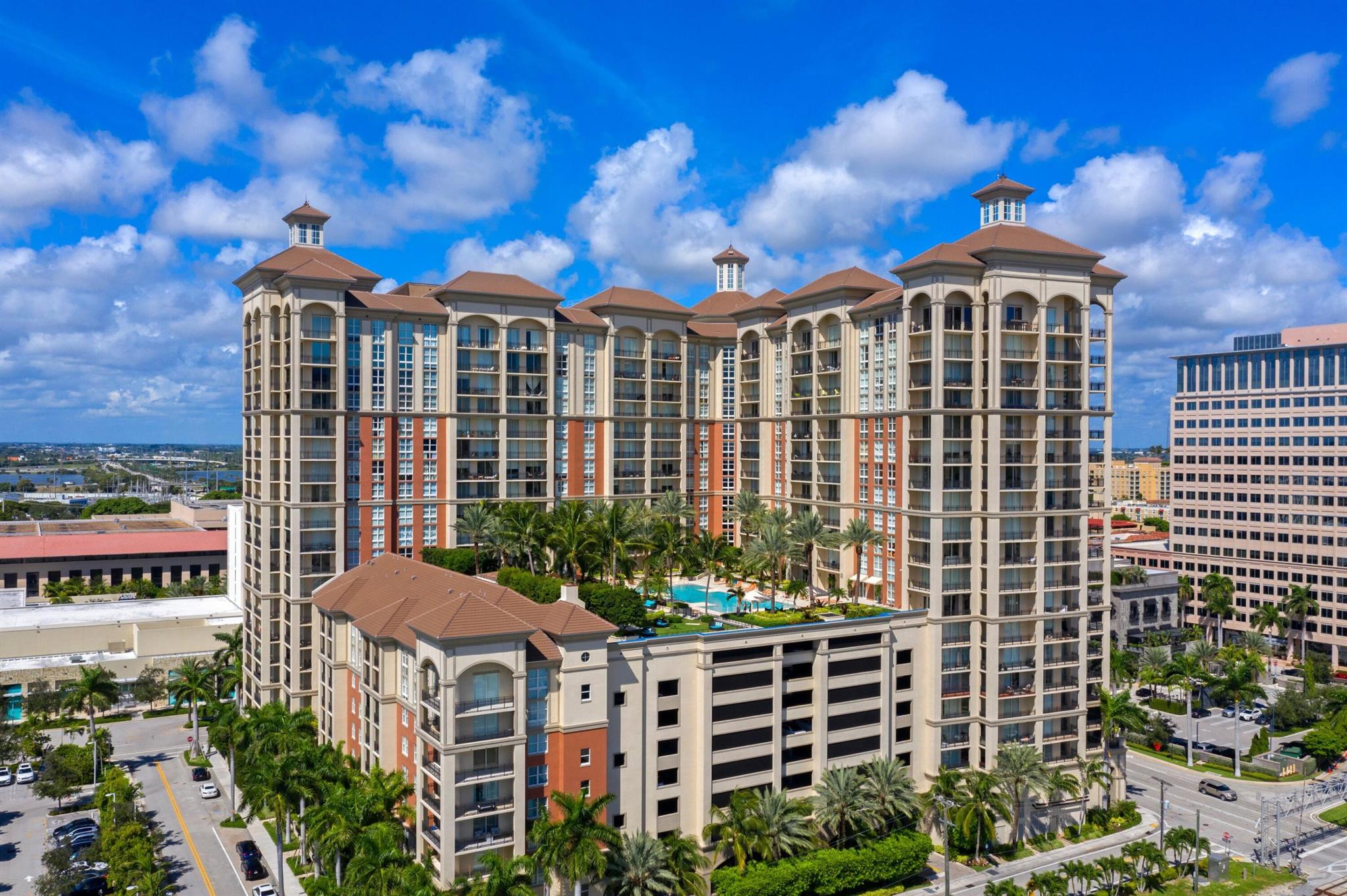 CITYPLACE SOUTH TOWER CON - Residential