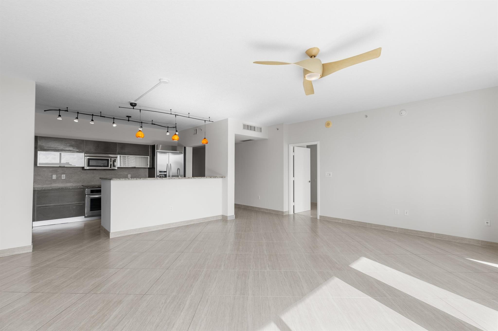 CITYPLACE SOUTH TOWER CON - Residential