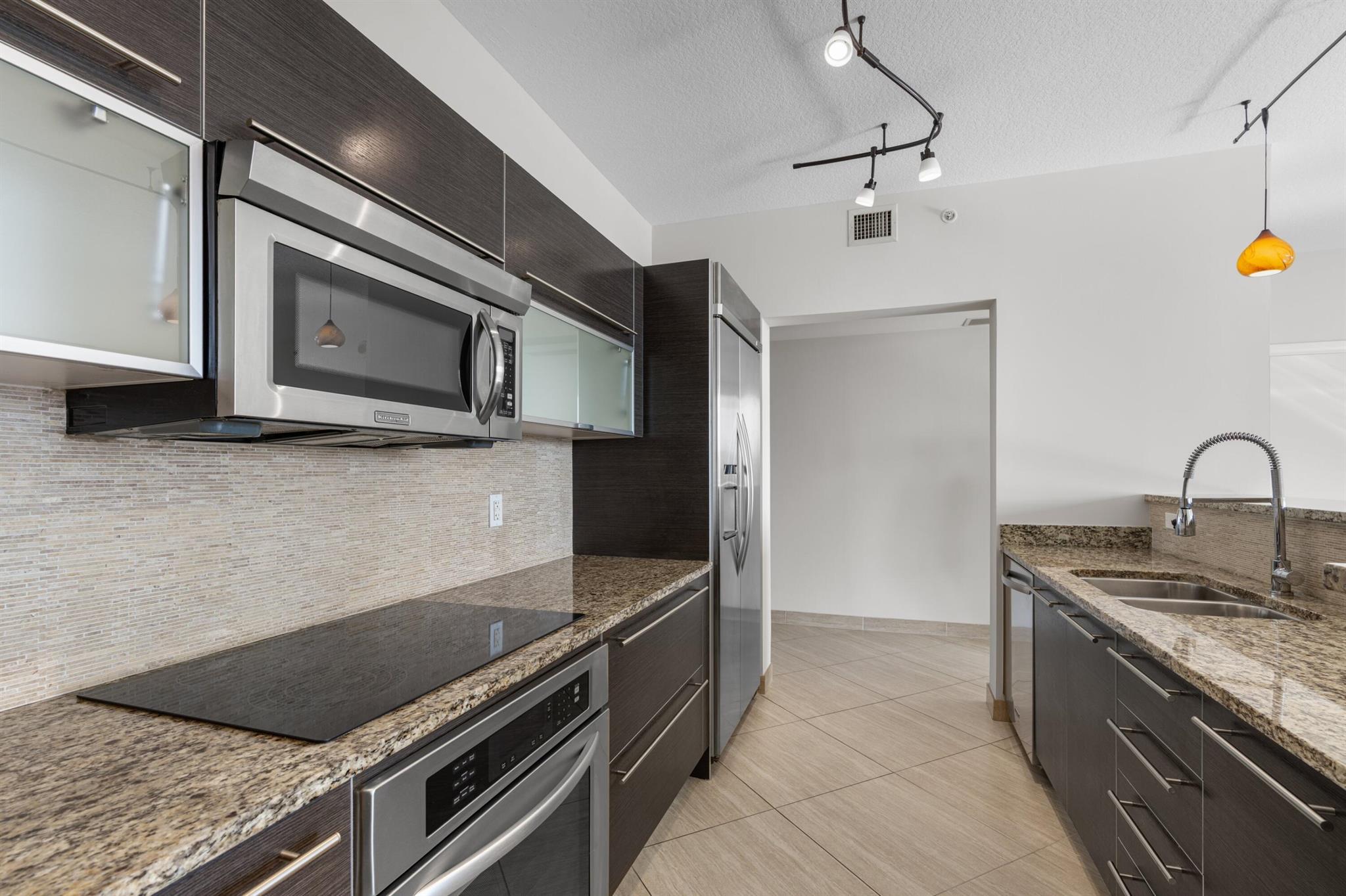 CITYPLACE SOUTH TOWER CON - Residential