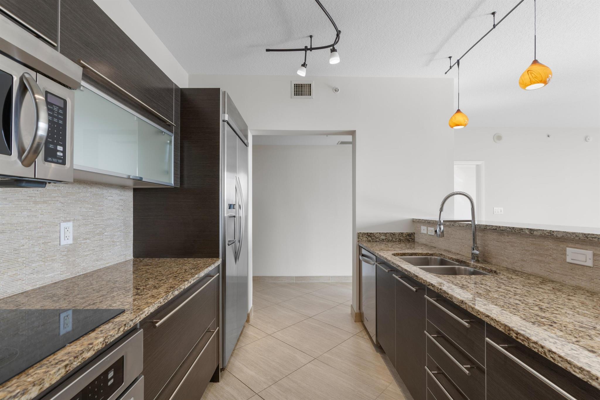 CITYPLACE SOUTH TOWER CON - Residential