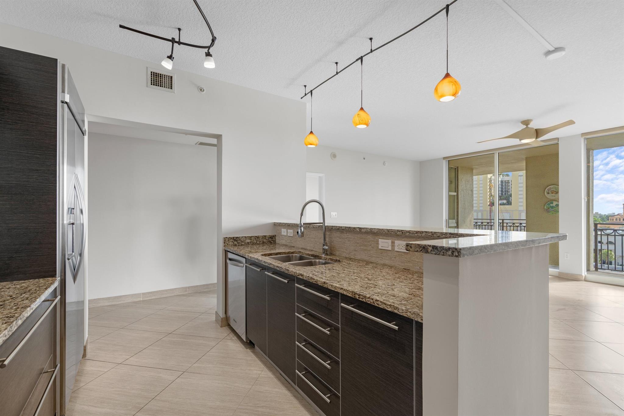 CITYPLACE SOUTH TOWER CON - Residential